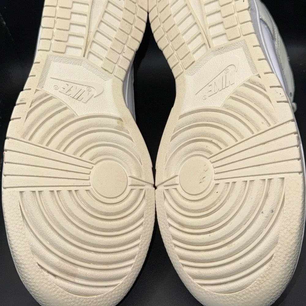 Nike Women's Sneakers - White